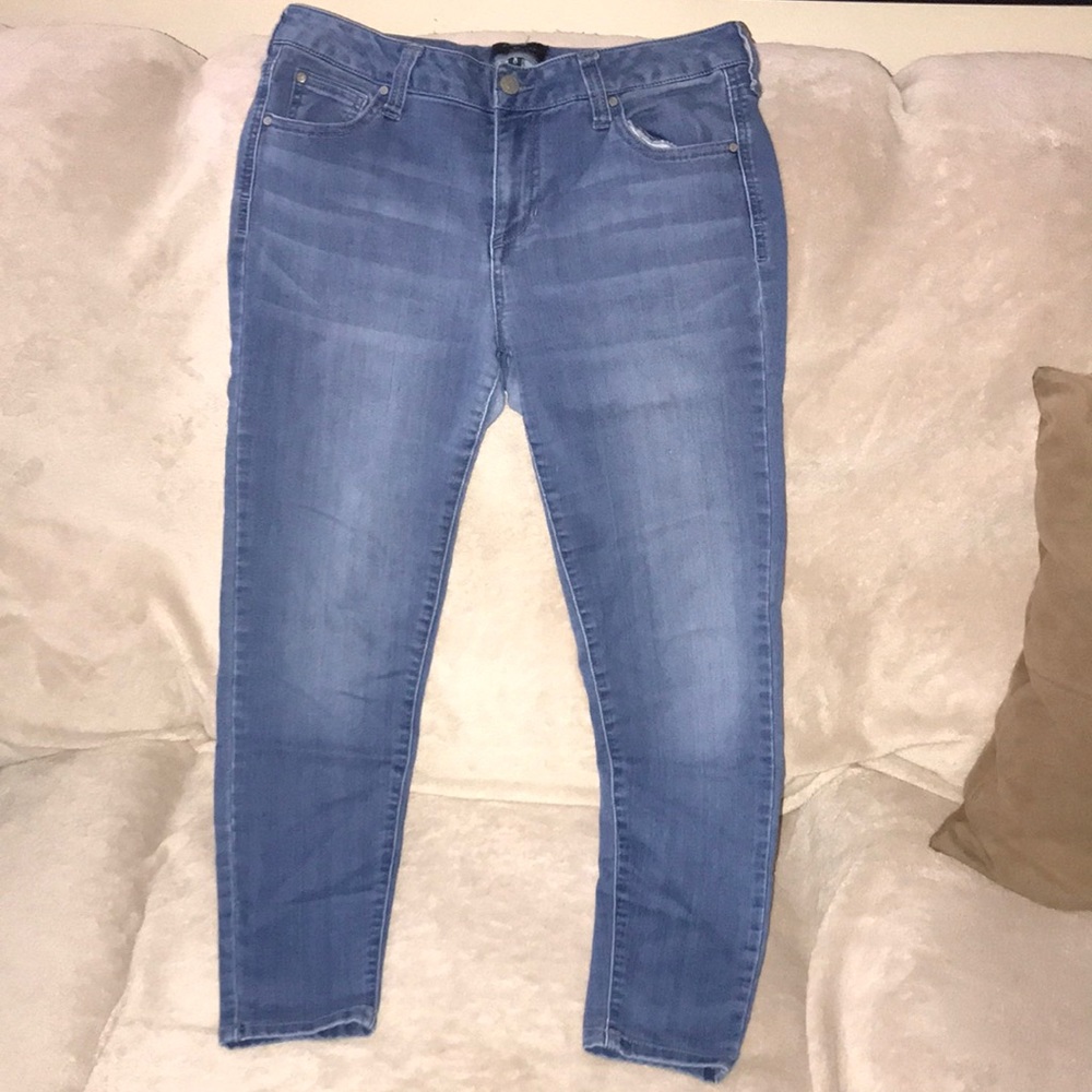 Celebrity Pink Mid Rise Ankle Skinny size 11/30 💕